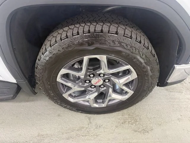 New 2026 Glacier White Tricoat GMC SLT image 4