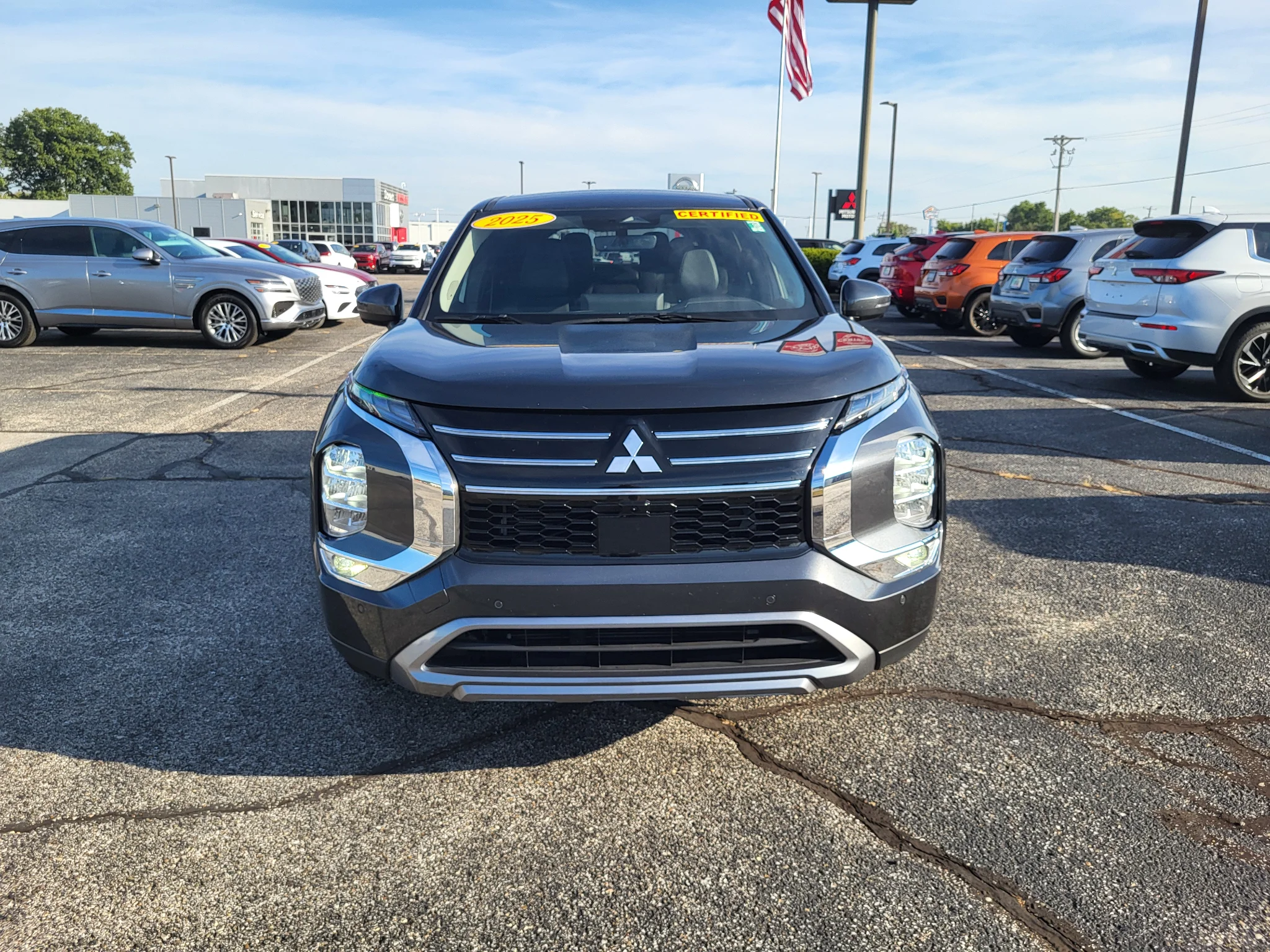 Used 2025 Cosmic Blue Metallic Mitsubishi SE image 2
