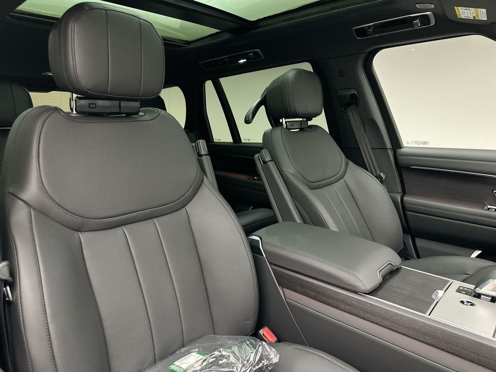 New 2026 Carpathian Gray Premium Metallic Land Rover SE image 14