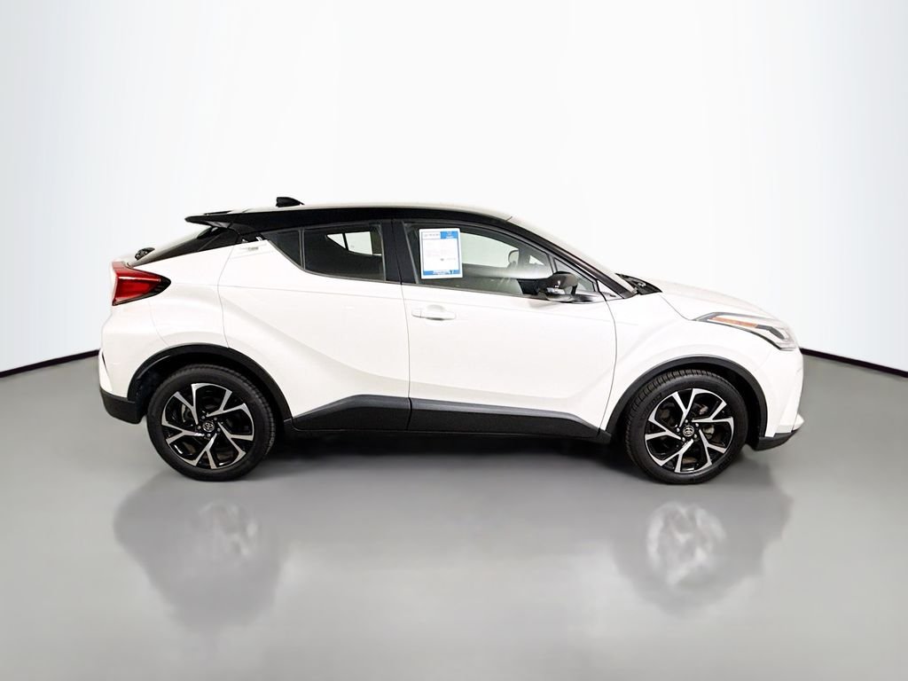 Used 2020 Blizzard Pearl w/Black Roof Toyota XLE image 8