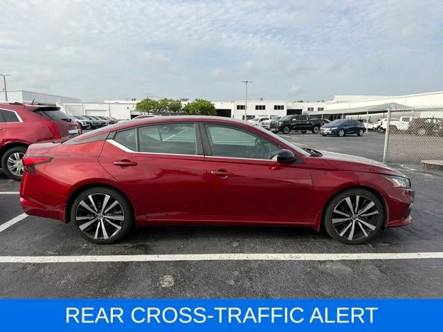 Used 2022 Red Nissan 2.5 SR image 6