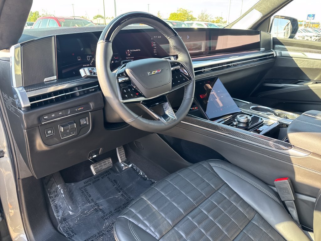 2026 Cadillac Escalade ESV V-Series - Photo 14
