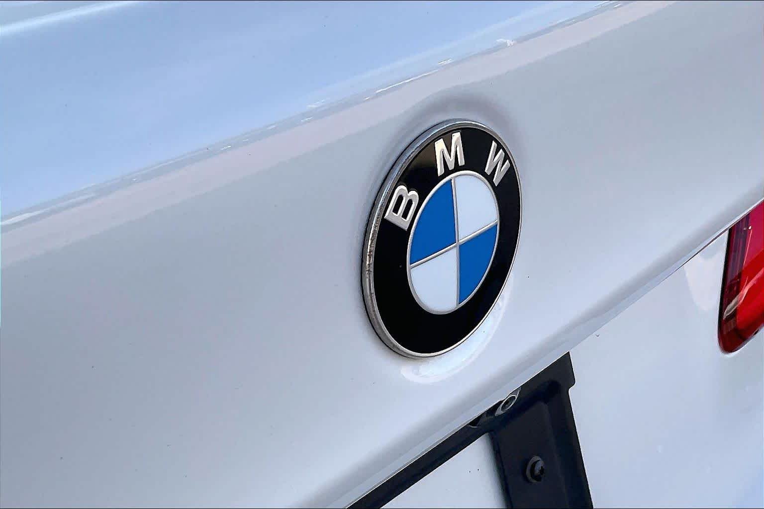 Used 2018 Mineral White Metallic BMW 530i image 29