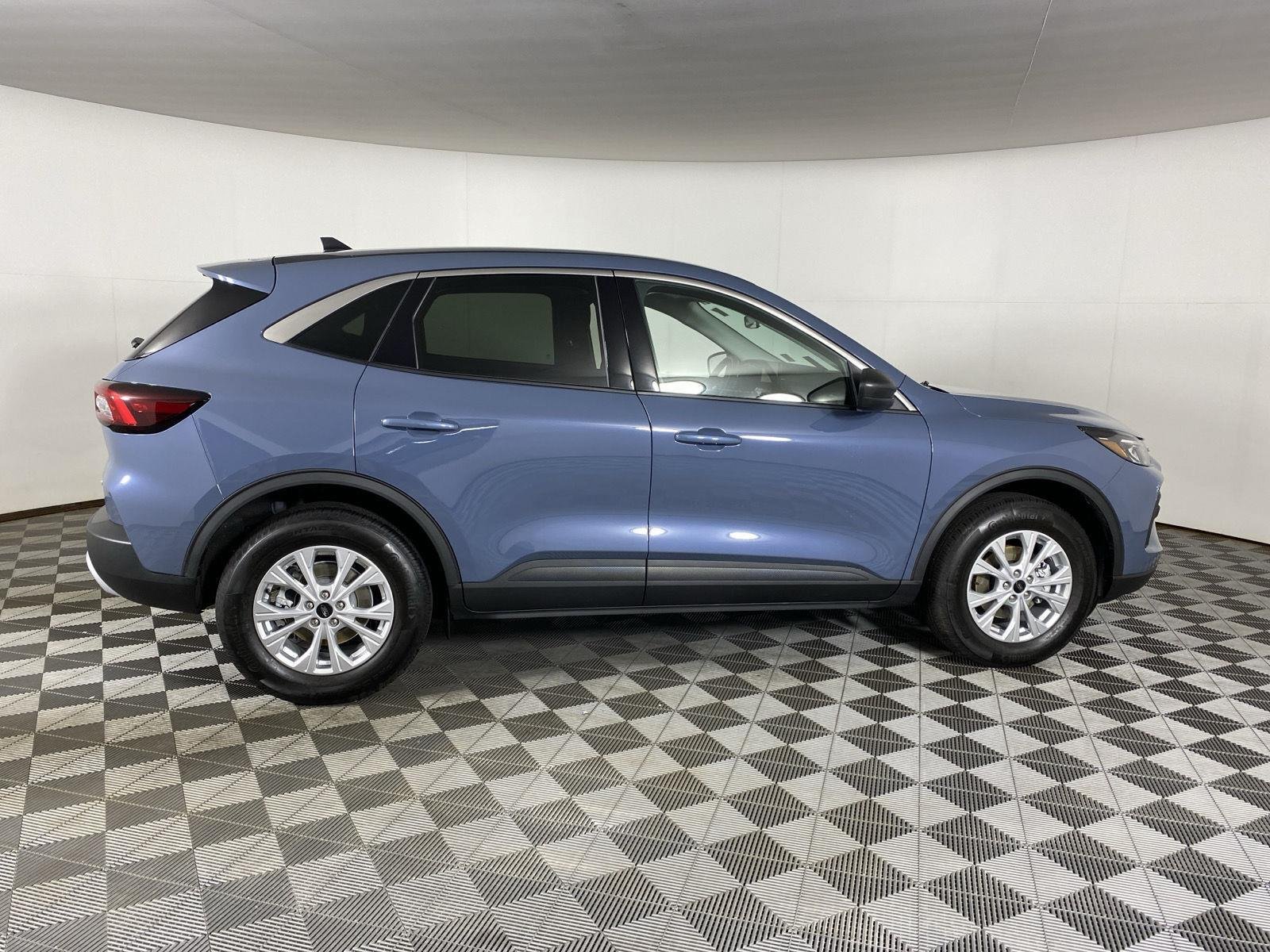 Used 2024 Vapor Blue Ford Active image 11
