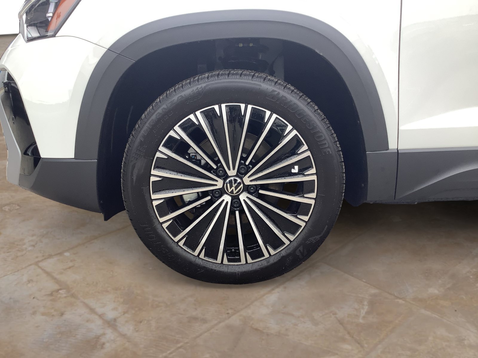 New 2026 Pure White Volkswagen SE image 10
