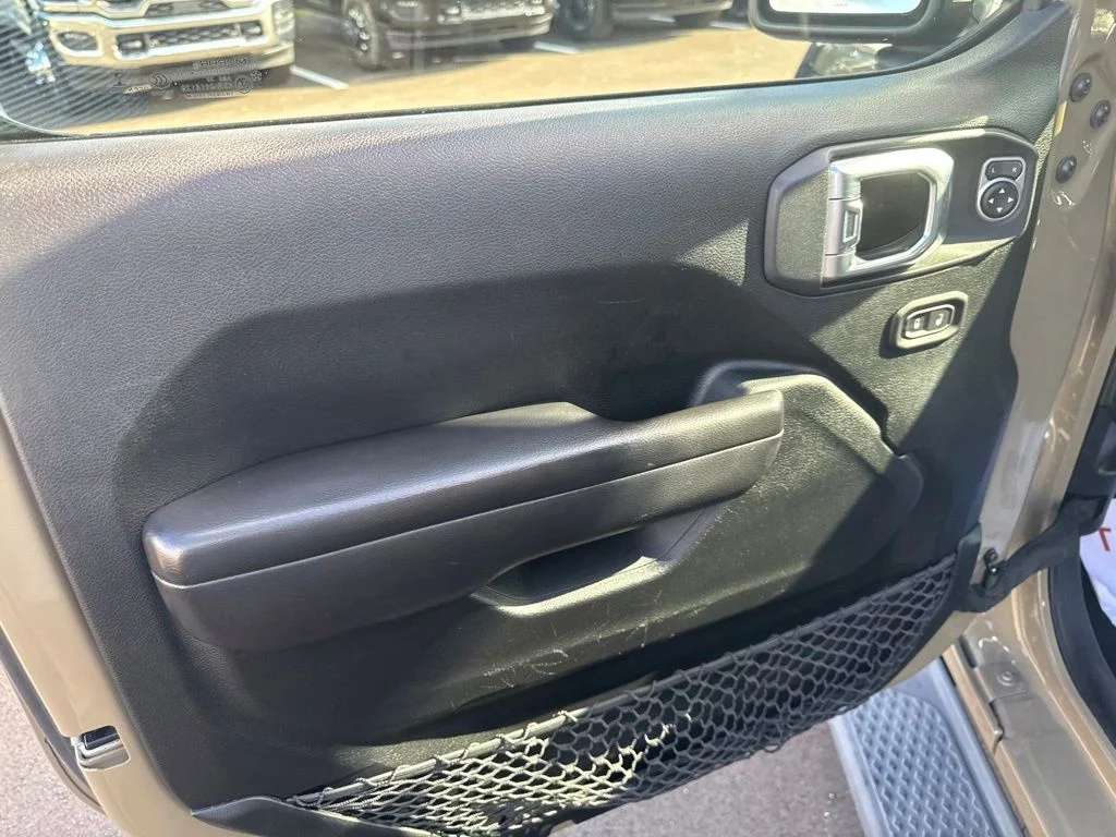 Certified Used 2020  Jeep Sport image 18