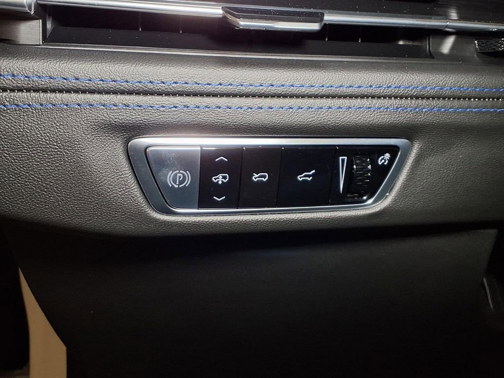 2026 Cadillac Escalade IQL Luxury - Photo 17