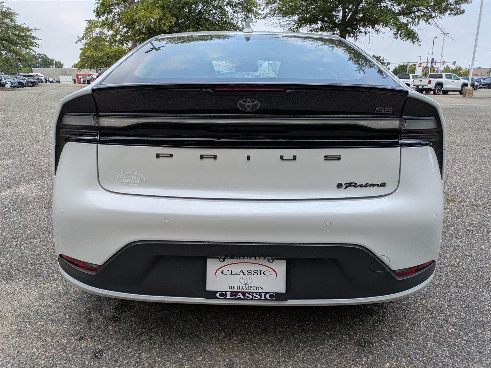Used 2024 Wind Chill Pearl Toyota SE image 5