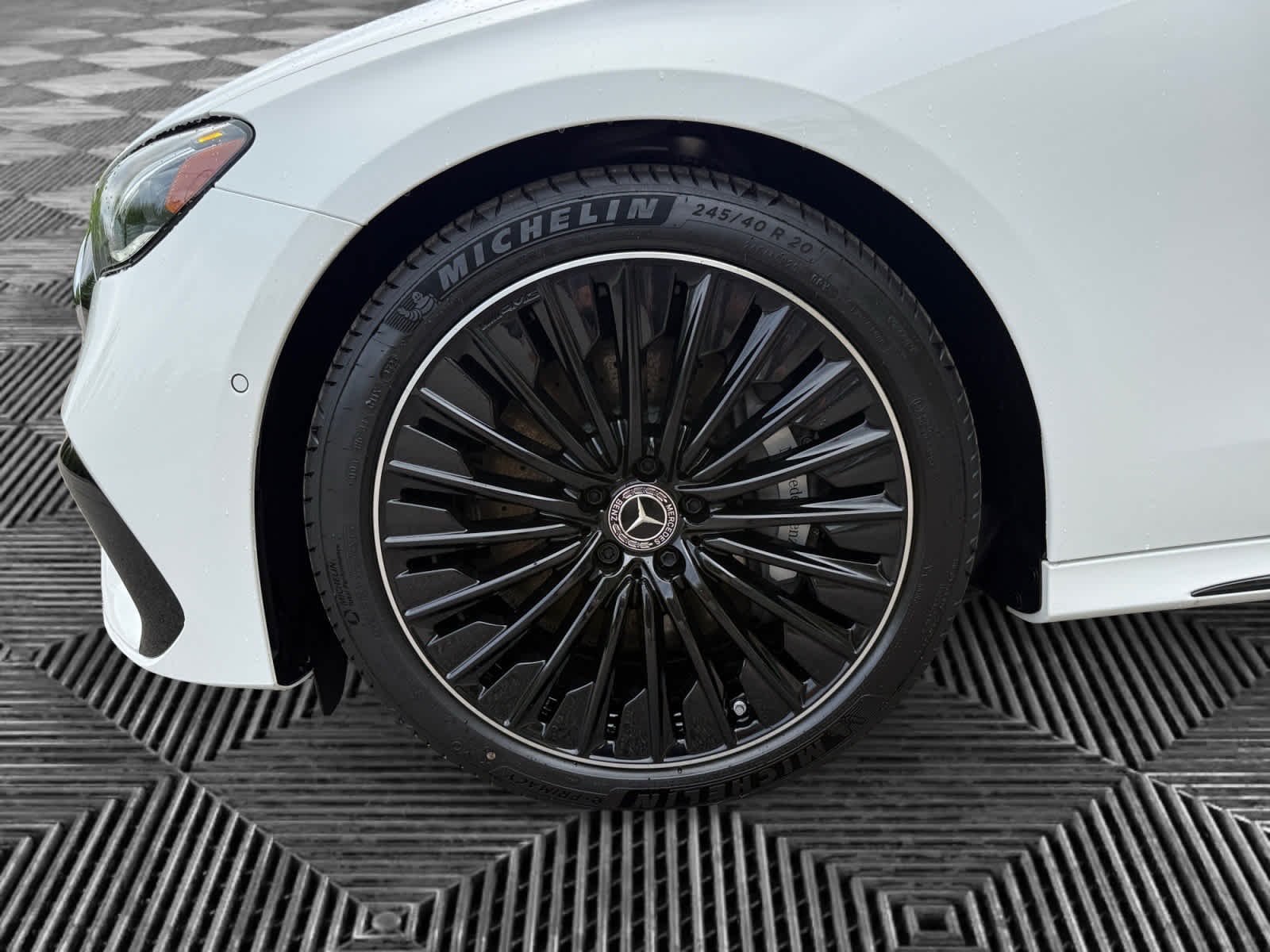 New 2026 Polar White Mercedes-Benz E 450 image 9