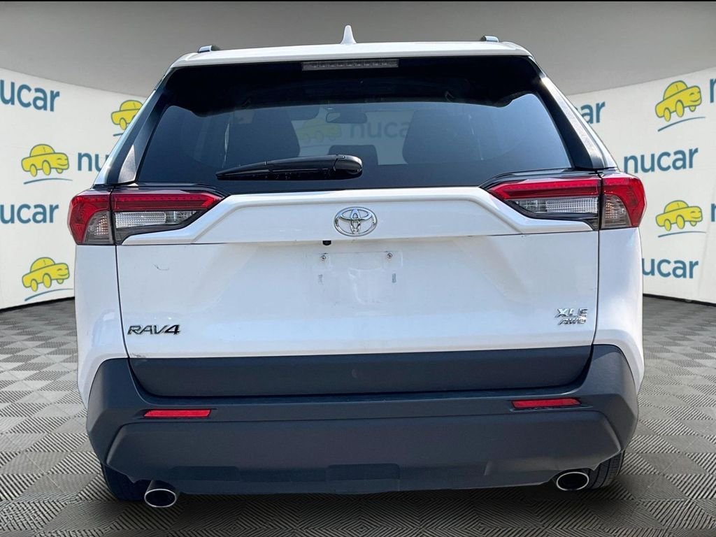 Used 2025 White Toyota XLE image 3