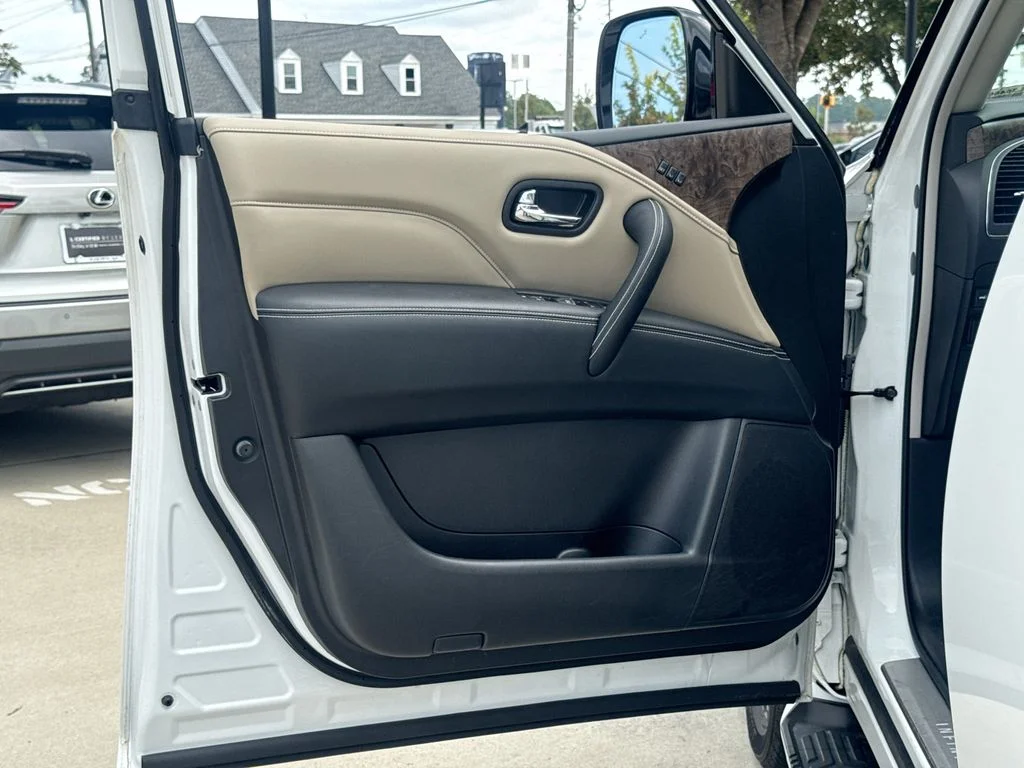 Used 2023 White INFINITI Premium Select image 12