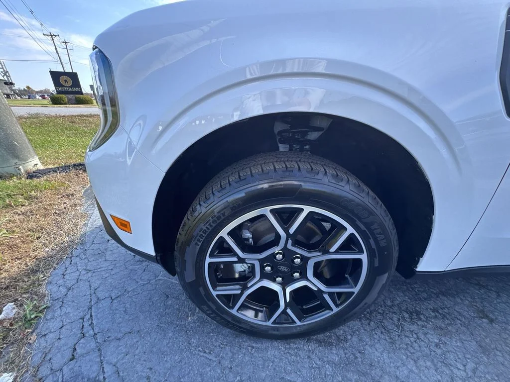 Used 2025 White Ford Lariat image 10