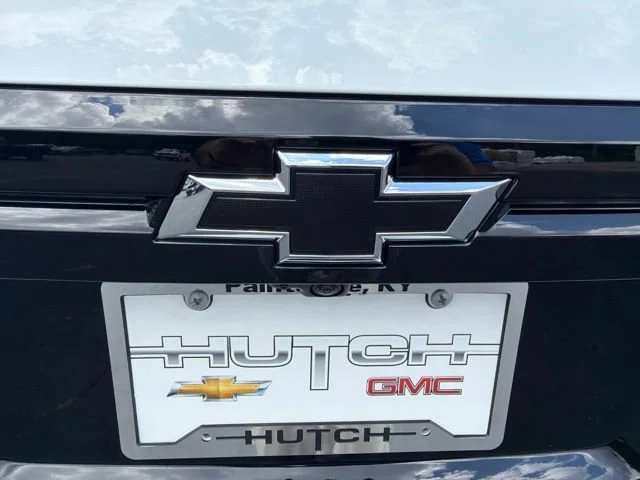 New 2027 Summit White Chevrolet LT image 17