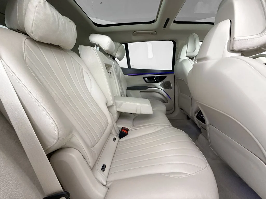 Used 2023 Green Mercedes-Benz 450 image 27