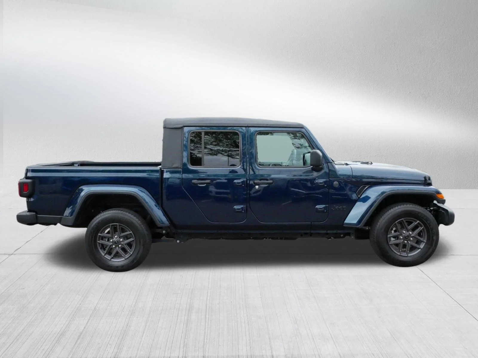 Used 2025 Fathom Blue Pearlcoat Jeep Sport S image 8