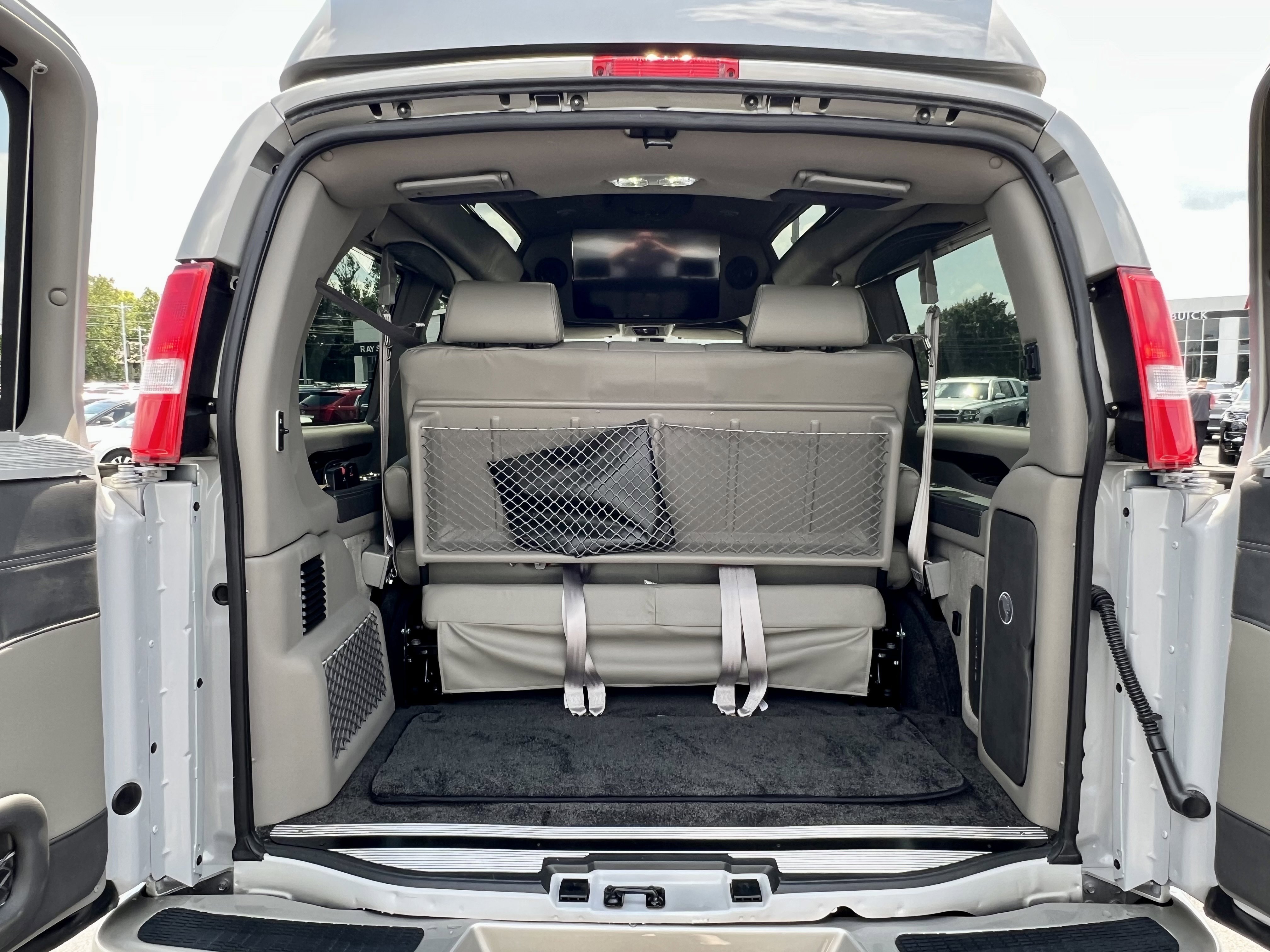 2025 GMC Savana Cargo Work Van - Photo 33