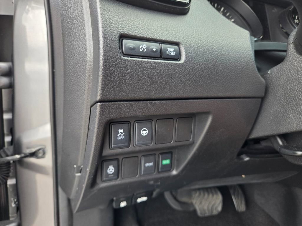 Used 2021 Gun Metallic Nissan SL image 25