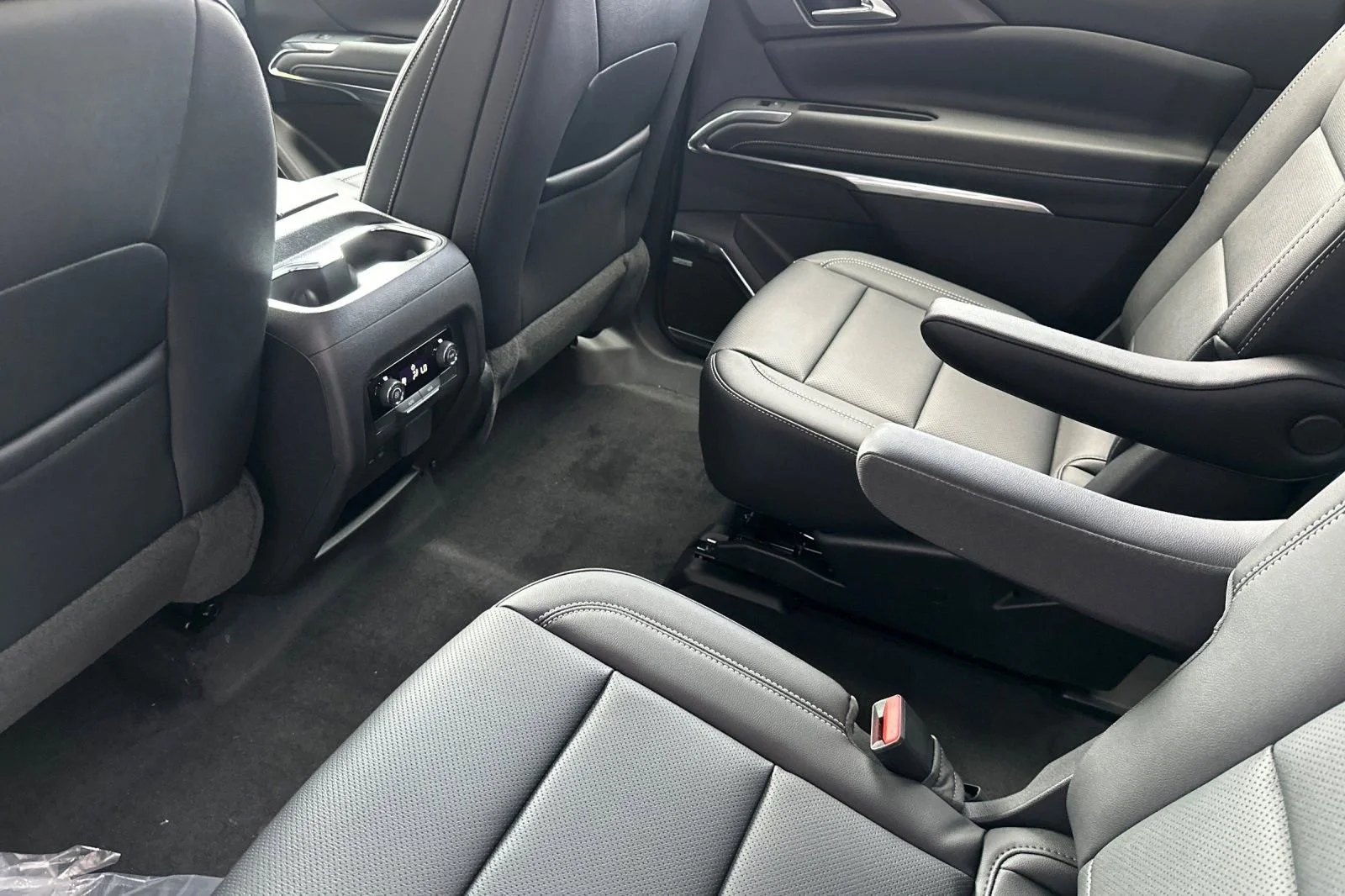 2025 Chevrolet Traverse LT - Photo 13