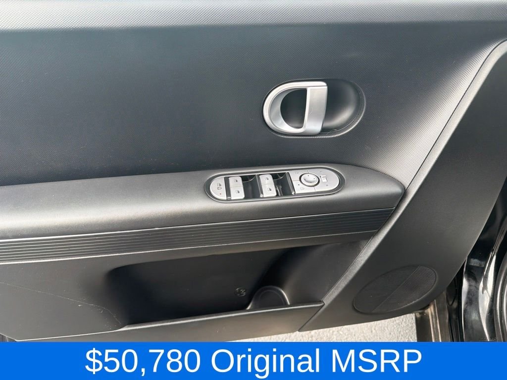 Used 2023 Black Hyundai SE image 9