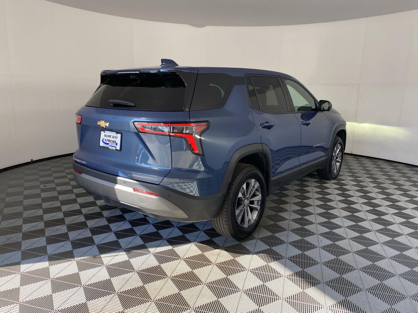 Used 2025 Lakeshore Blue Metallic Chevrolet AWD LT image 8