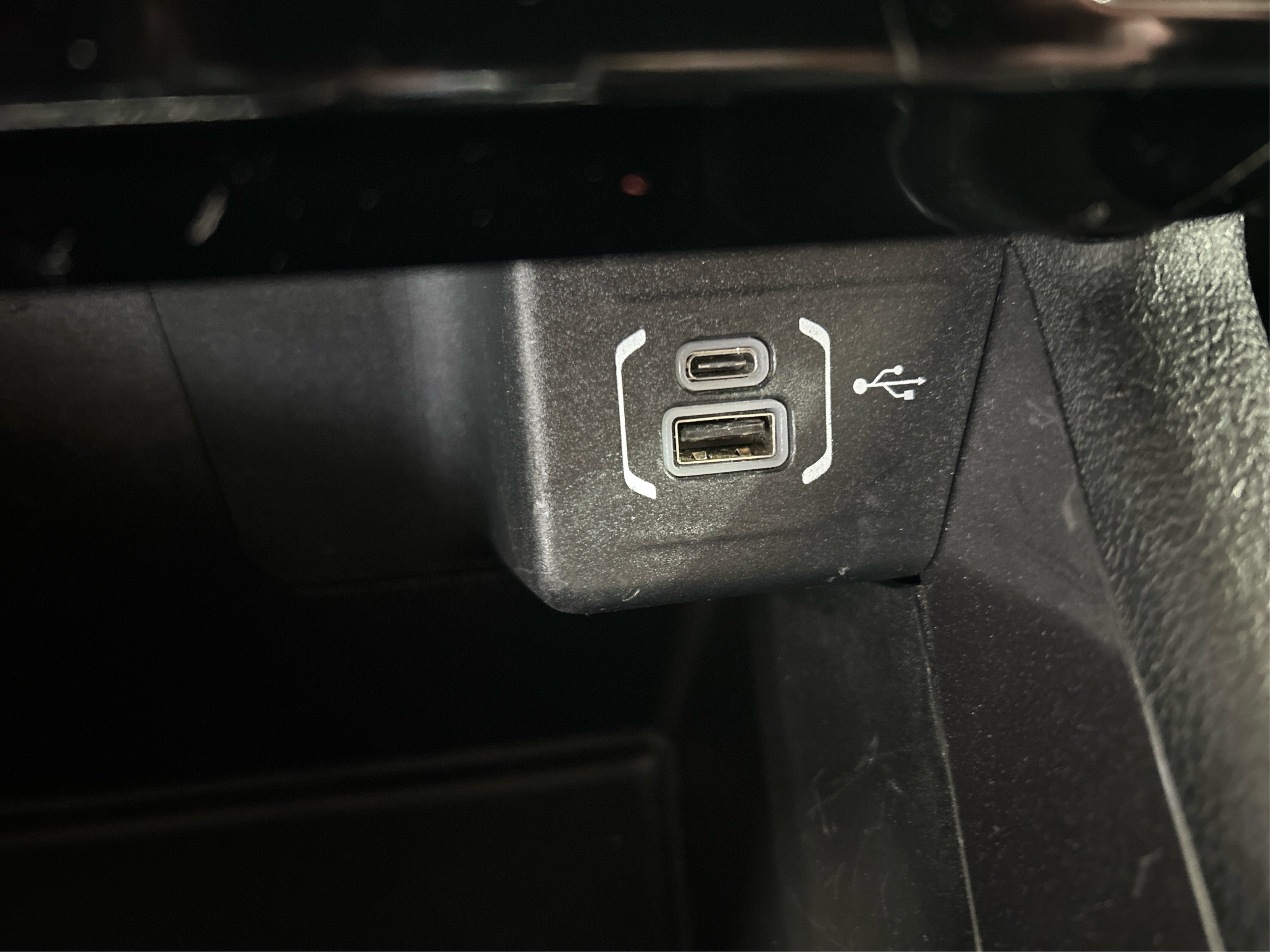 Used 2024 Black Jeep Latitude image 31