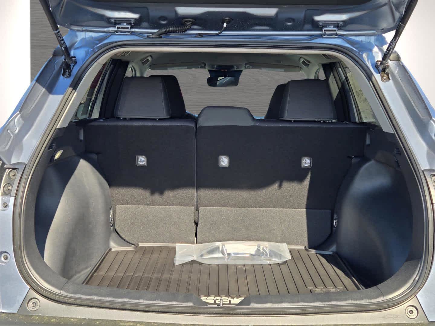 2026 Toyota Corolla Cross LE - Photo 11