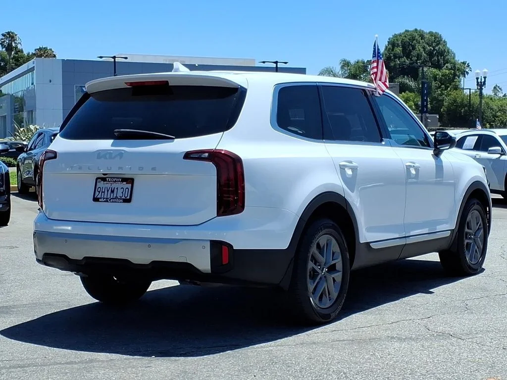 Certified Used 2024 White Kia LX image 4