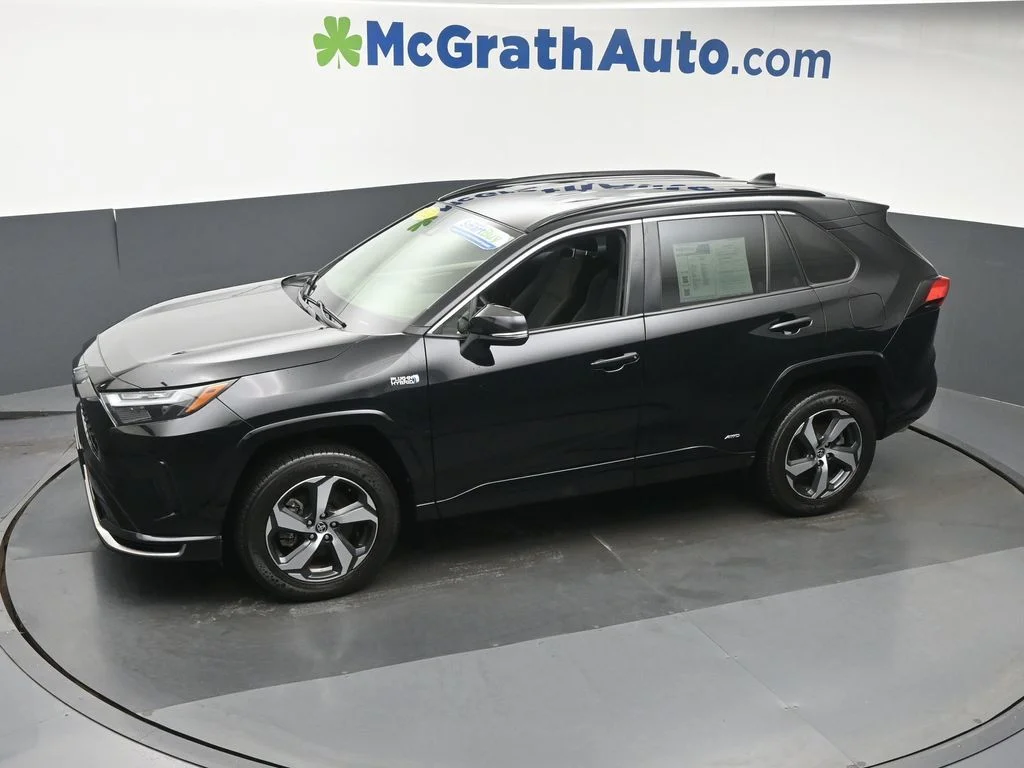Used 2022 Black Toyota SE image 22