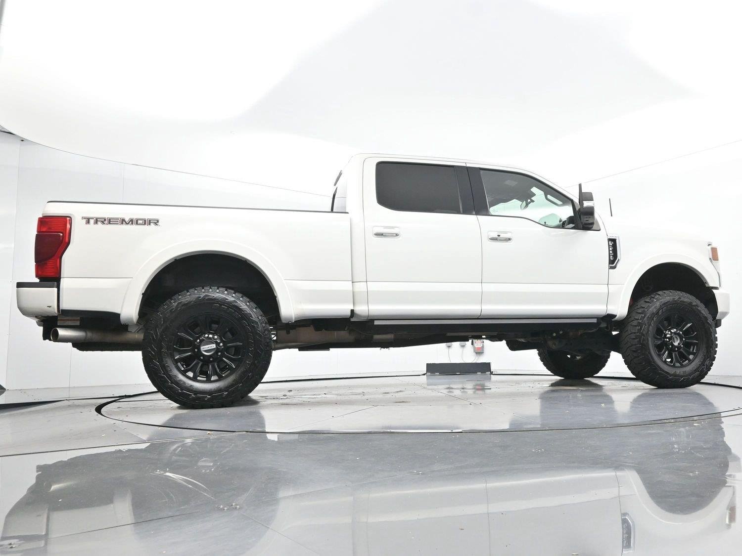 Used 2022 Star White Metallic Tri-Coat Ford LARIAT image 53