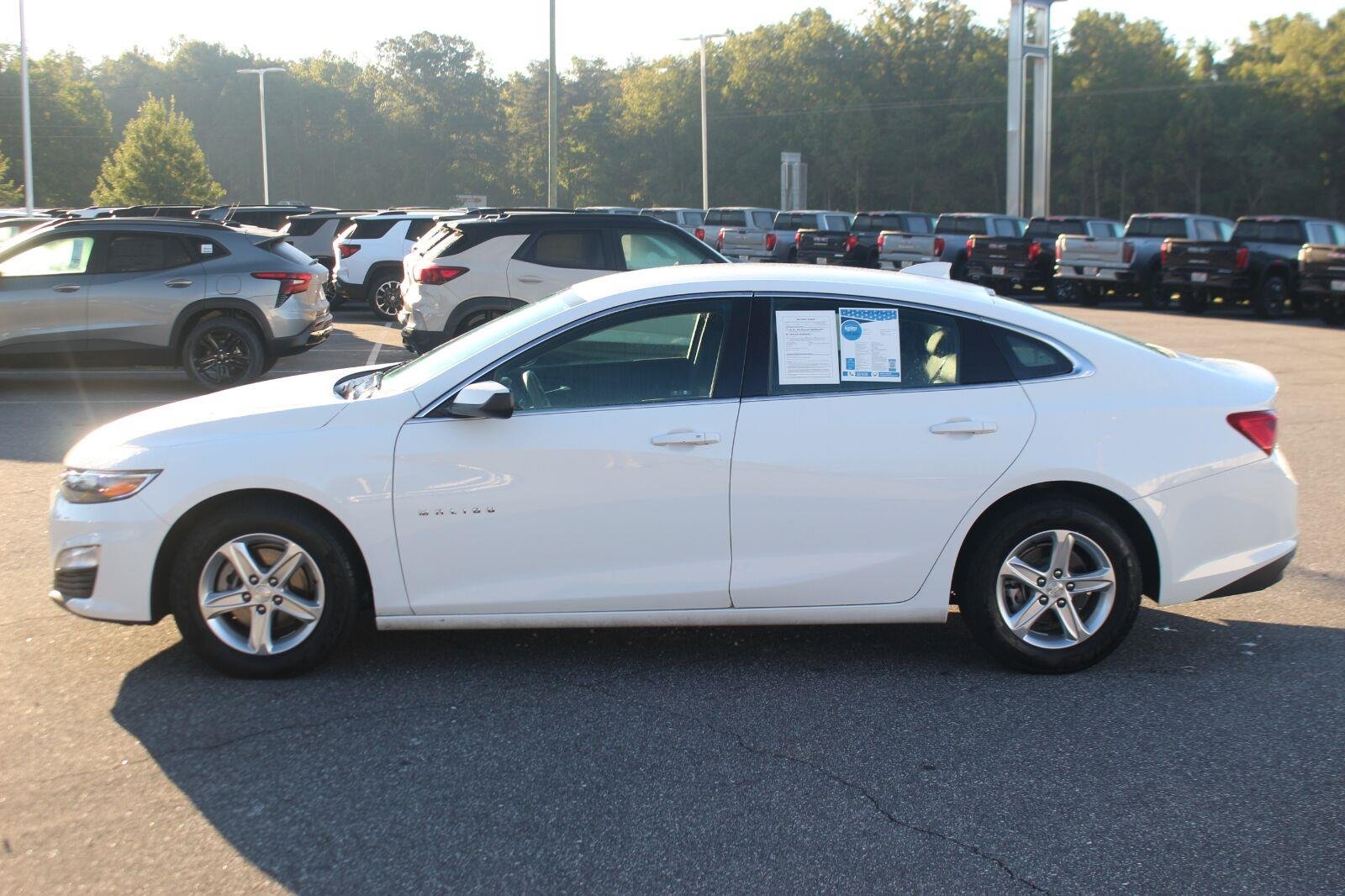 Used 2024 Summit White Chevrolet 1LT image 4