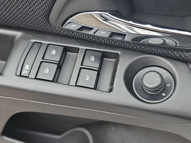 Used 2011 Silver Chevrolet 2LT image 26