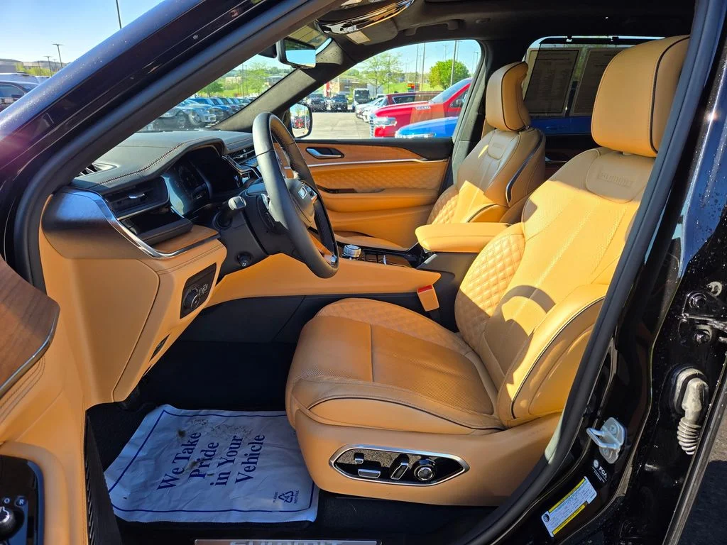 Used 2024 Black Jeep Summit image 17