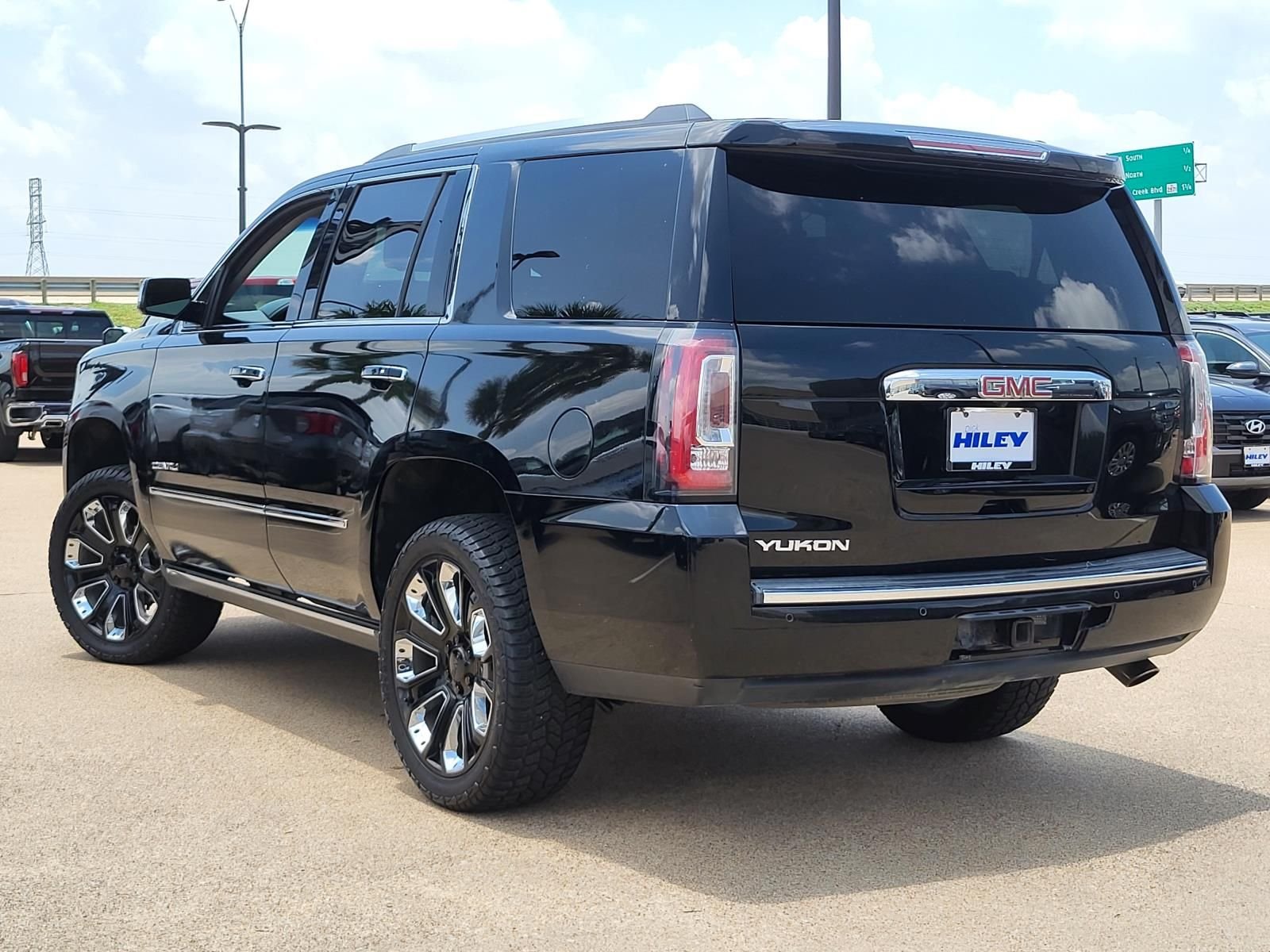 Used 2019 Onyx Black GMC Denali image 3