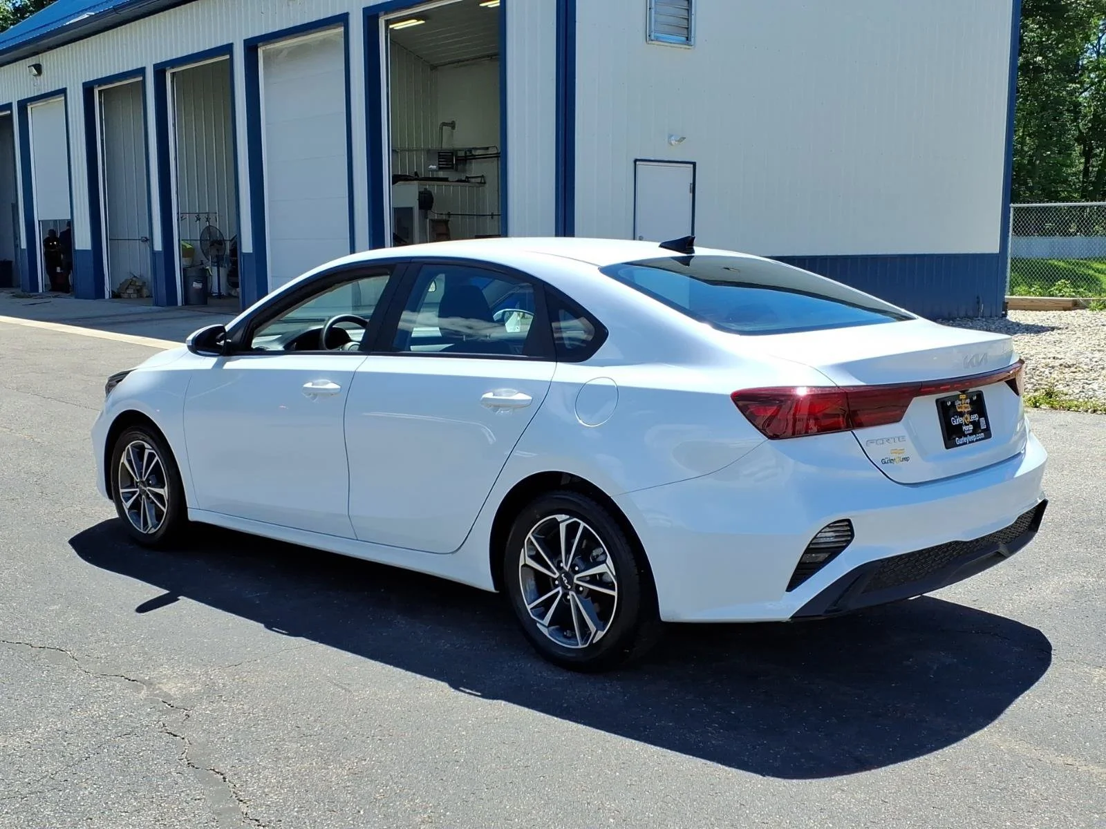 Used 2023 Snow White Pearl Kia LXS image 9