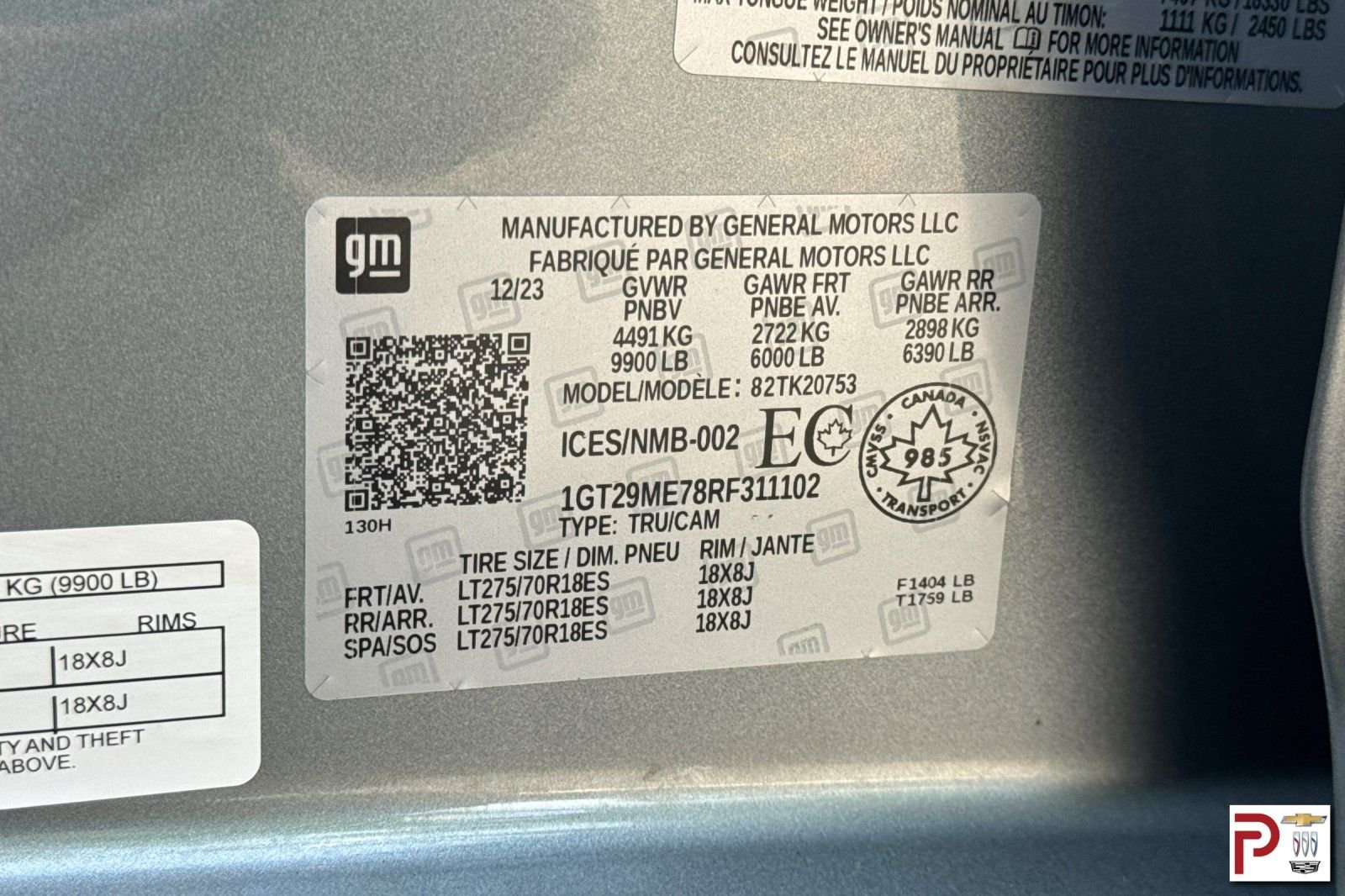 Used 2024 Gray GMC SLE image 33