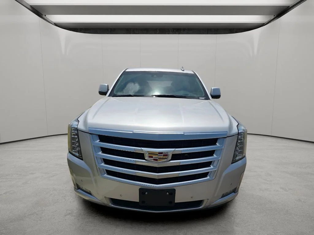 Used 2019 Radiant Silver Metallic Cadillac Luxury image 8