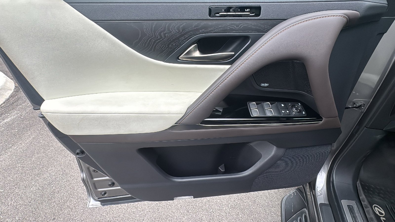 Certified Used 2024 Manganese Luster Lexus LX 600 Luxury image 12