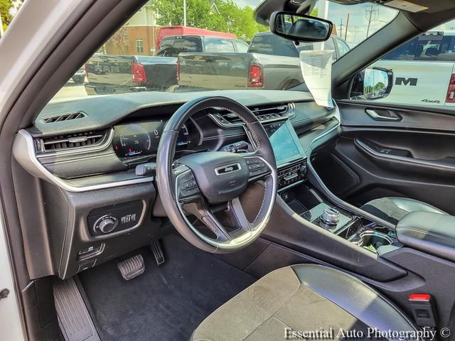 Used 2023 White/off-white Jeep Altitude image 9