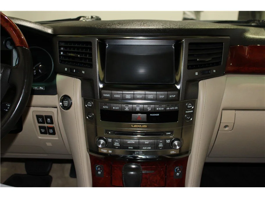 2011 Lexus LX 570 - Photo 17