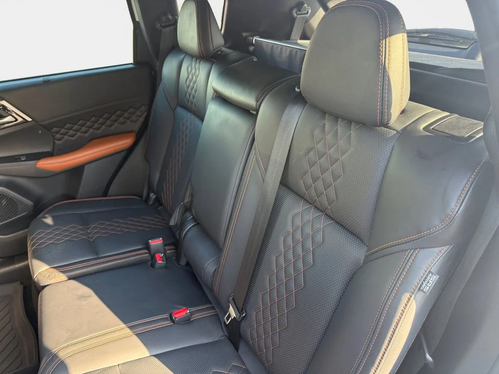 Used 2023  Mitsubishi SEL image 9