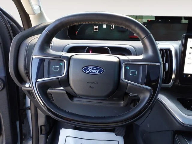 Used 2025  Ford Platinum image 13