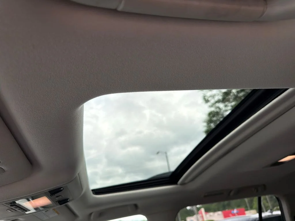 Used 2018 Blizzard Pearl Toyota  image 12