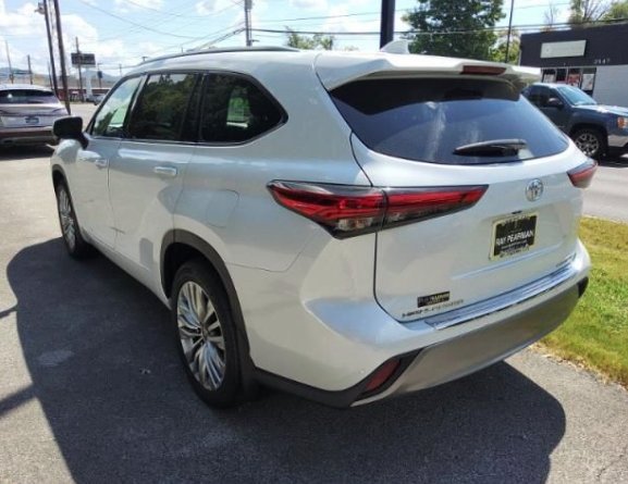 Used 2023 Pearl Toyota Platinum image 3