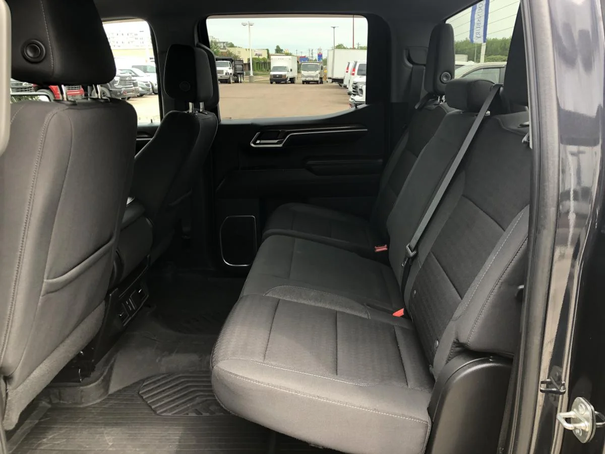 Used 2022 Grey Chevrolet 4WD Crew Cab 147" RST w/ Z71 image 17