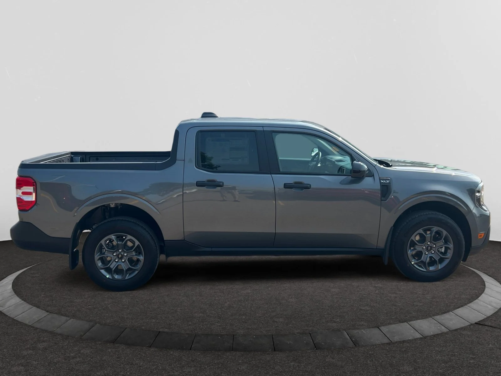 New 2026 Carbonized Grey Metallic Ford XLT image 6