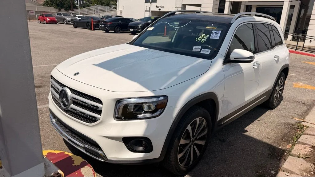 Used 2023 White Mercedes-Benz GLB 250 image 2