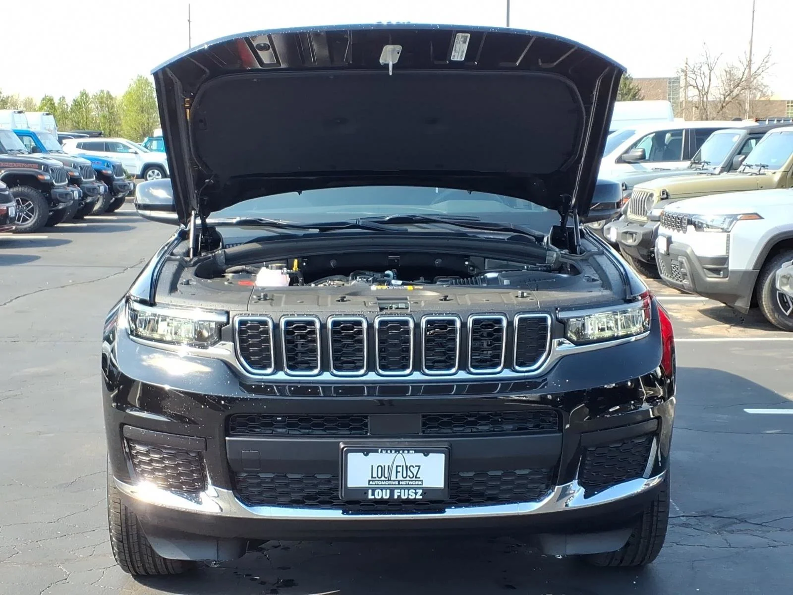 New 2026 Diamond Black Crystal Pearlcoat Jeep Laredo X image 24
