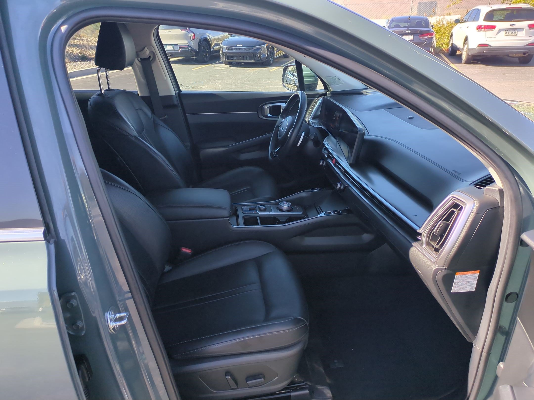 Used 2025 Cityscape Green Kia EX image 30