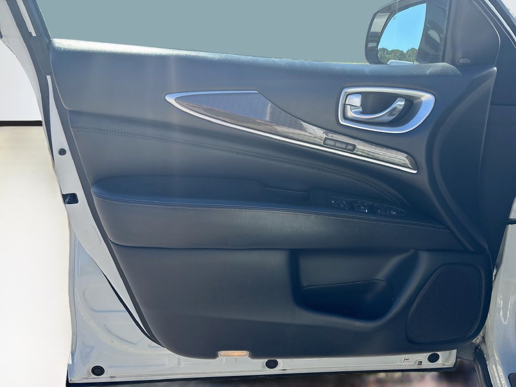 Used 2019 Majestic INFINITI LUXE image 33