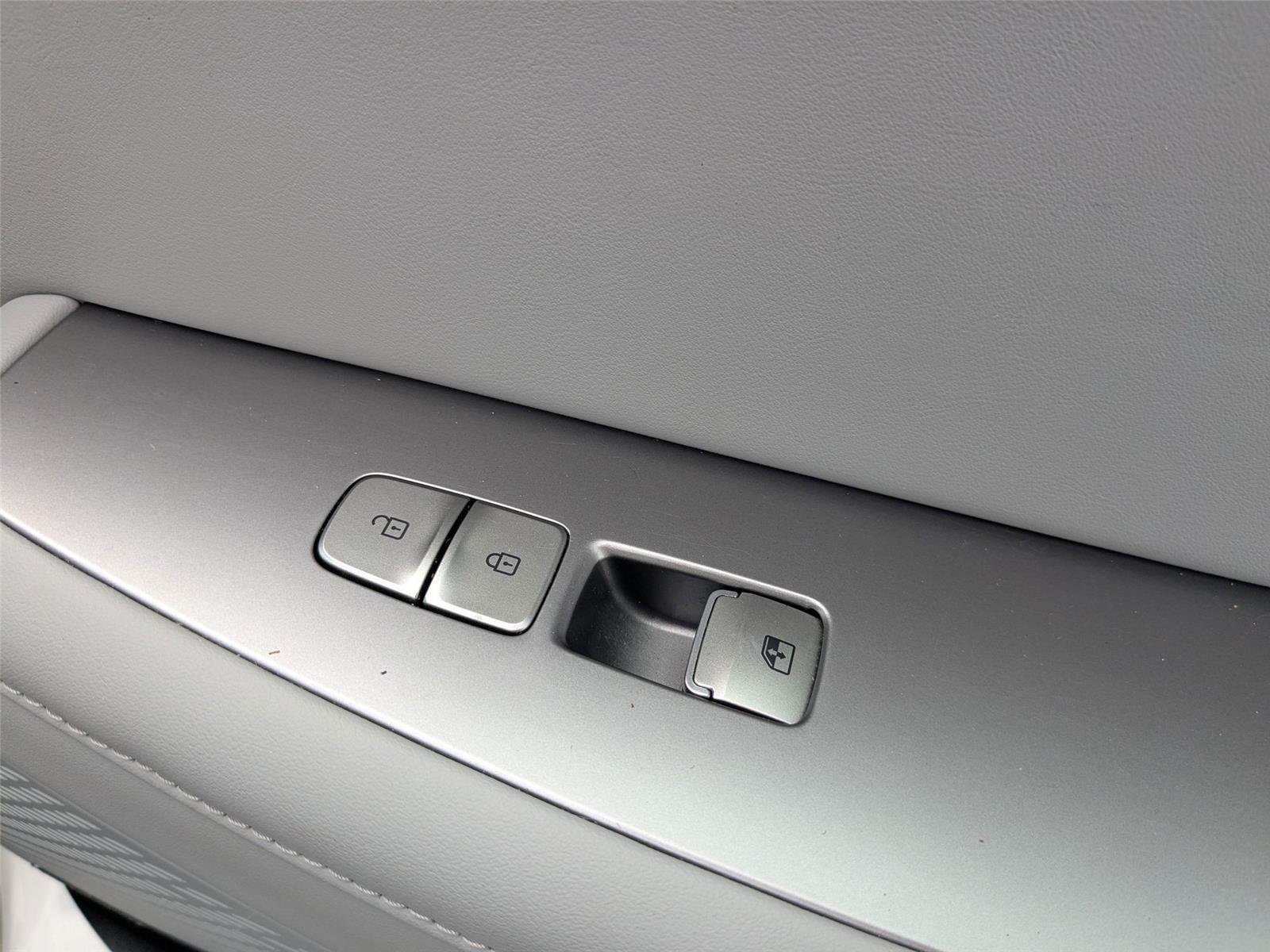 Used 2023 Silver Hyundai SEL image 34